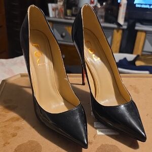 F5J Classic Black Heels